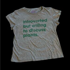 “Introverted but willing to discuss plants.” Women’s large gray t-shirt